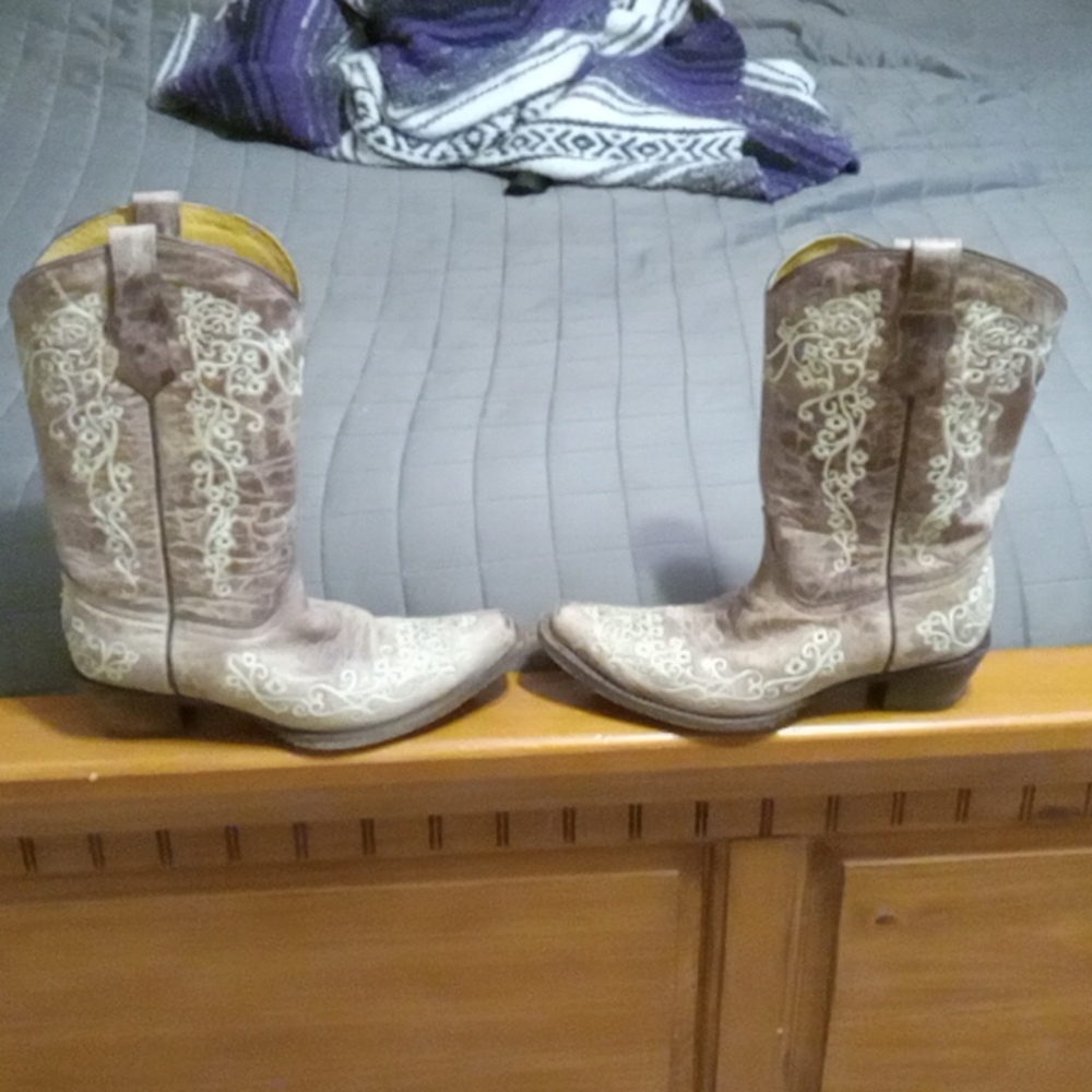 Corral boots